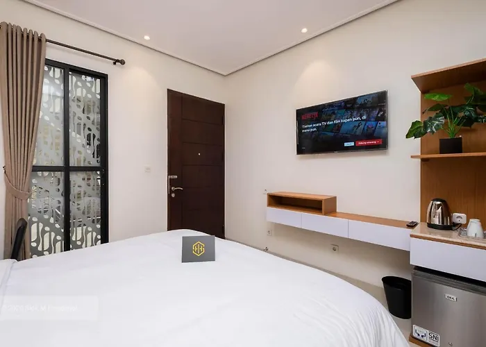 Deluxe Queen Room