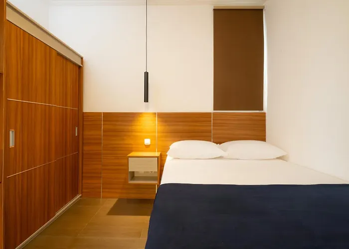 Deluxe Queen Suite