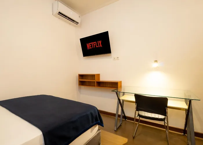 Deluxe Queen Suite